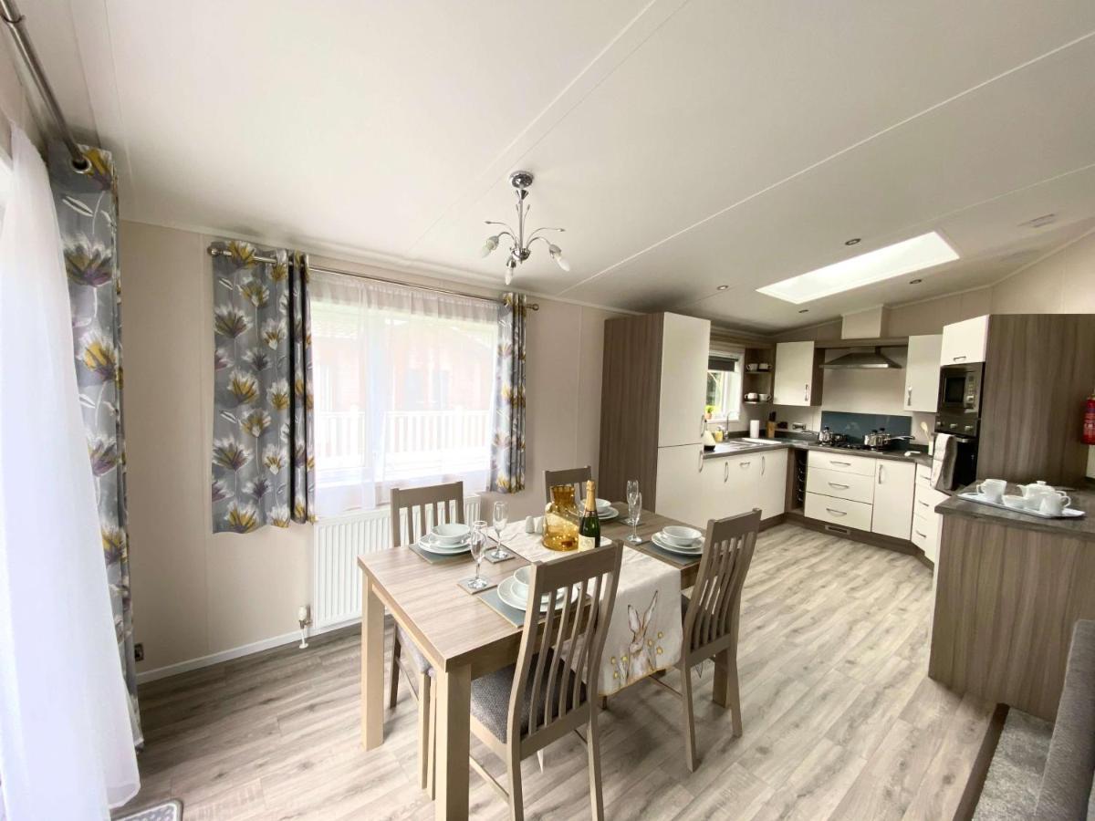 The Yorkshire Burrow Lodge With Hot Tub Eksteriør bilde