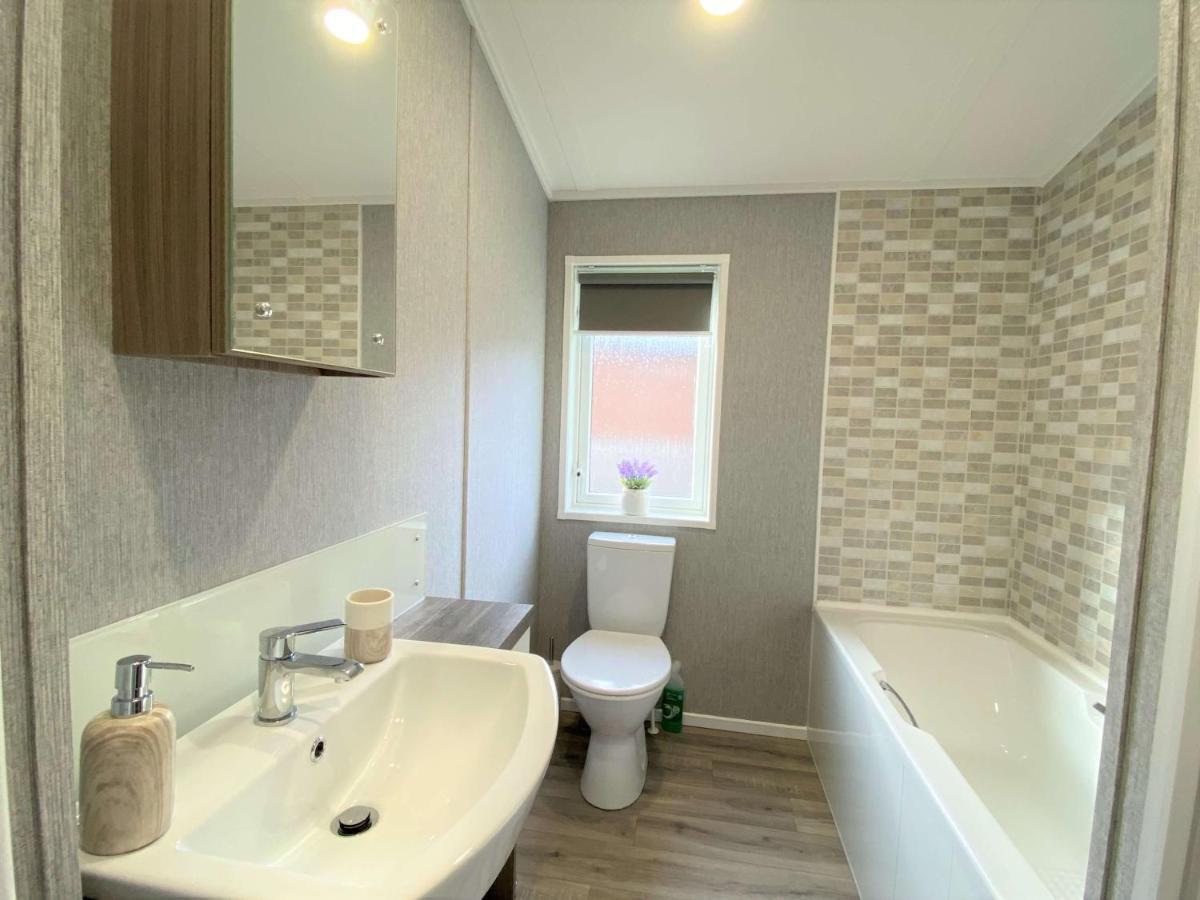The Yorkshire Burrow Lodge With Hot Tub Eksteriør bilde